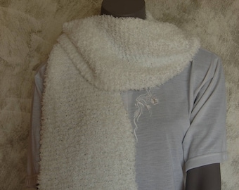 White 100% hand knit soft scarf