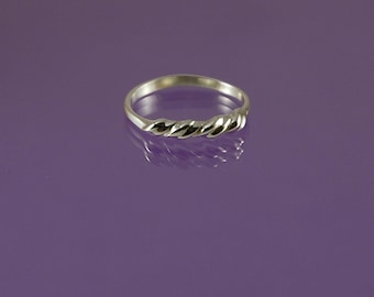 Barley sugar twist ring in 925 sterling silver