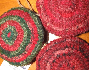 Primitive Hooked Rug Set of 3 Round Christmas Ornaments