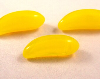 Glass Banana Beads, 15