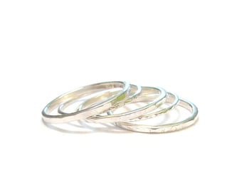 Set of 5 rings in Sterling Silver hammered rings to stack-
