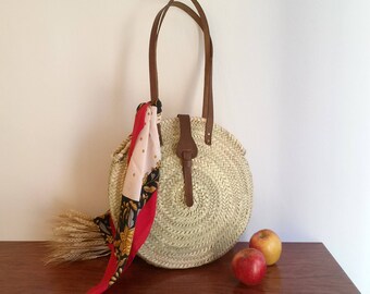 Runde Tragetasche. Runde Rucksack. Lange Griffe Ledertasche. Größe L.Sac des Sommers. Runden Korb. Sommer Tasche Shooping. Stroh Tasche Größe L.