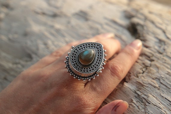 LABRADORITE LOCKET RING - Pill Box - Silver plated - Mantra Box - Crystal Ring - Stash box - Festival - Perfume Ring - Box Ring - Sale
