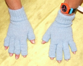 fingerless gloves with fingers