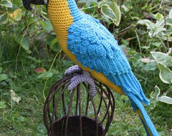 Amigurumi Blue-and-Yellow Macaw/Parrot - crochet pattern, PDF (Deutsch, English, Nederlands, Español, Français)