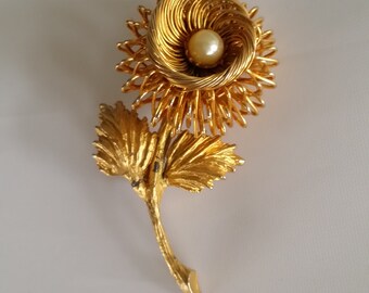 Flower Brooch Gold Tone With Faux Pearl