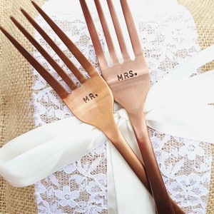 Mr and Mrs wedding forks His and Hers custom forks Rose Gold hand stamped, personalized wedding gift Wedding keepsake, Bride Groom Limited