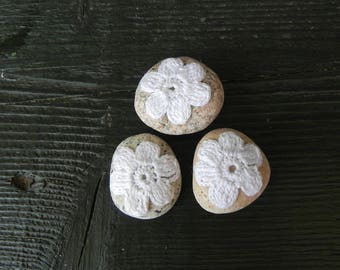 Summer decoration: white garment pebbles