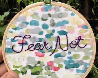 4" embroidery hoop 'Fear Not'