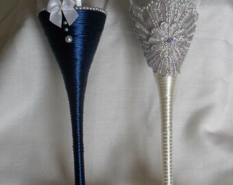 Mr and Mrs ( Set )Champagne Wedding Flutes