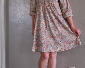 Vintage 1970s Long-Sleeved Floral Dress (Size M)