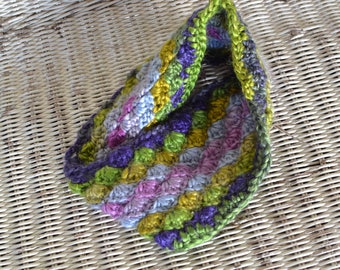 Shell Stitch Twisted Cowl