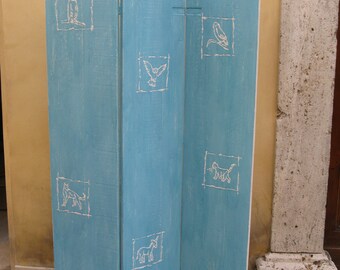 Reversible blue and white screen with animals