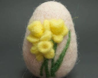 needle felted egg with daffodils