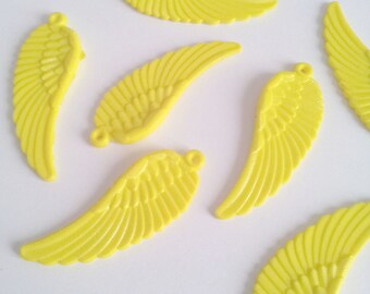Set of 7 yellow wings pendants - acrylic T23