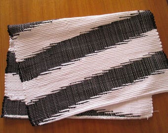 Handmade woven placemats | Black and white placemats | Set of 2 | Home decor | Kitchen decor |