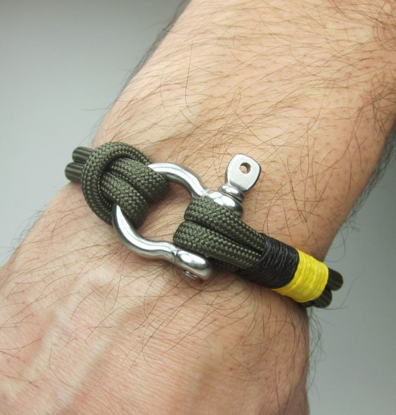 EXPRESS SHIPPING Paracord Bracelet in Army Green Survival