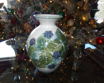 SCOTLAND HIGHLAND STONEWARE Art Pottery Vase