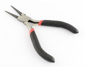 clip to create rings, circles, twisting ls metalic threads