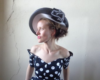 wide brim tilt hat/ hair strap/ black & white/ rose