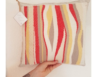 Cushion weaving coral & yellow