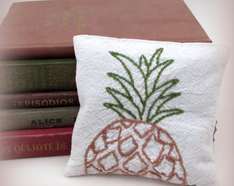 Large Dried Lavender Sachet - Vintage Pineapple Gift - Housewarming gift - Vintage Embroidered Linens - drawer sachet - tropical fruit