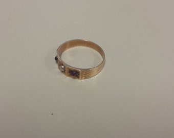 Antique Victorian 10K Yellow Gold Ring With Pearl and Garnet Cabochons