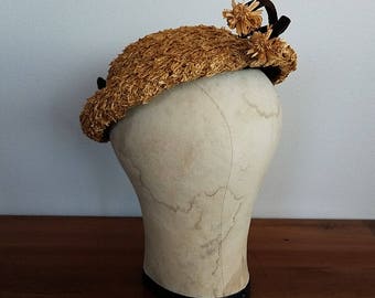 Vintage Hat. 1950s/50s straw flower hat. Mid century hat. 1950s hat. 50s hat. 1940s hat. 40s hat.