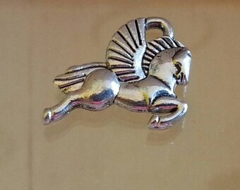 10 Tibetan silver 14 x 15 x 5 horse pendant