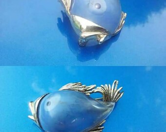 rare lucite jelly belly fish brooch