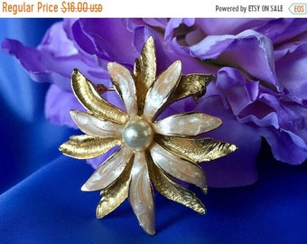 Mothers Day Sale Vintage Enamel and Pearl Gold Tone Flower Brooch, Vintage Flower Brooch, Enamel Flower Brooch, Gold and Pearl Flower Brooch