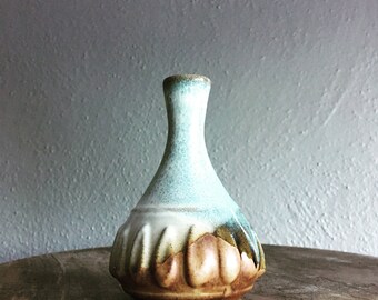 Vintage bud vase pottery