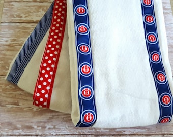 Set of 3 Burp Cloths// Chicago Cubs Burp Cloths// Baby Shower Gift// Blue and Red Burp Cloths// Cubs// Baby Burp Rags// Neutral Baby Gift
