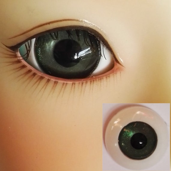 green doll eyes