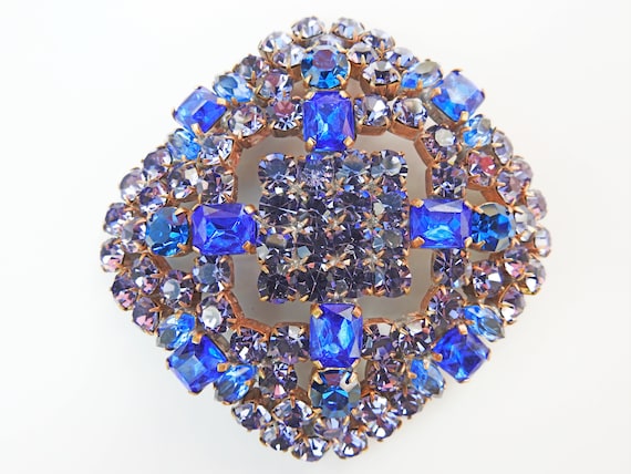 Large brooches and pins VINTAGE and blue.