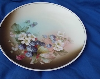 Vintage Blackberry Fruit Decorative Plate.