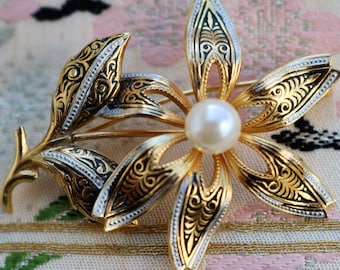 Vintage Damascene Flower/Faux Pearl/Brooch/Pin