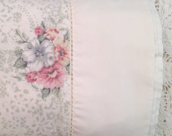 Vintage Queen Flat Sheet - Jessica Mclintock - Romantic Floral - Bibb - Roses Floral on Cream - Queen Flat