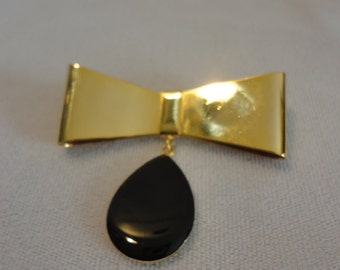 Vintage Black Tear Drop Brooch.