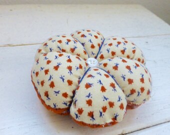Fabric pincushion, sewing pincushion, quiliting pincushion, quilter's gift, ready to ship, hand sewing, needle holder, pincushion for sale