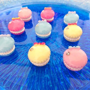 6 pcs - Tiny Puffy Macaroon Resin Flatback Cabochons - 15mm - Bows - Kawaii - Rhinestones - Kitsch - French Pastry - Sweet Treats