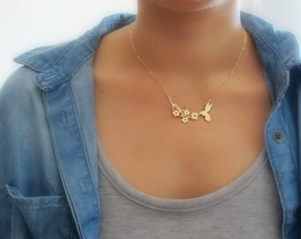 Hummingbird necklace - Gold Necklace - Gift For Her - Bird Necklace - Charm Necklace -Wedding Necklace - Flower Jewelry - Bridesmaid Jewelry
