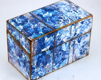 Wood Recipe Box Blue Flowers on White Barn Wood Farmhouse Kitchen Fits 4x6 Recipe Cards