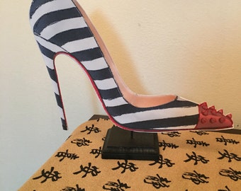 High heel shoe centerpiece party favor