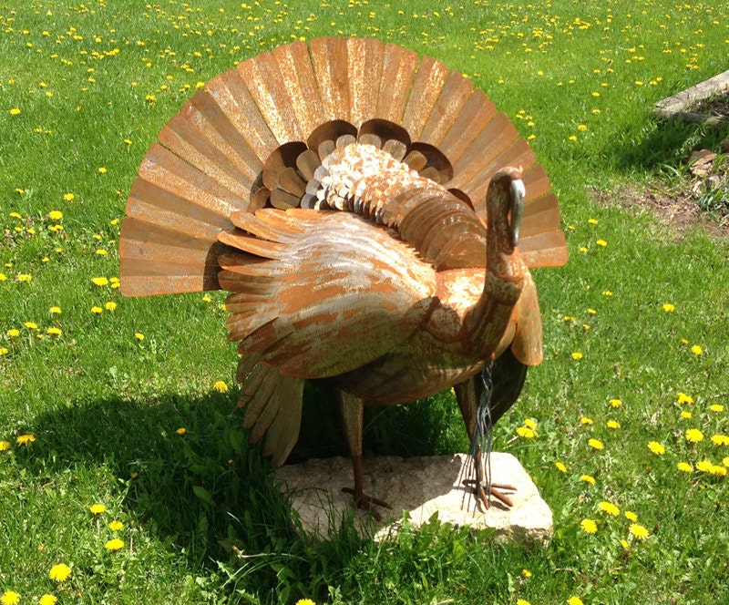 Wild turkey sculpture.