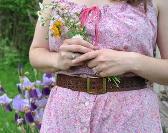 Gorgeous Vintage Floral Tooled Leather Belt - snaps to change buckle