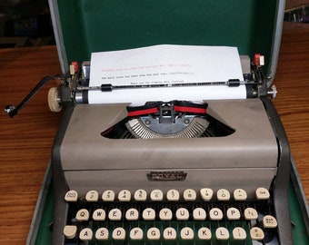 1958 Royal Aristocrat portable manual typewriter