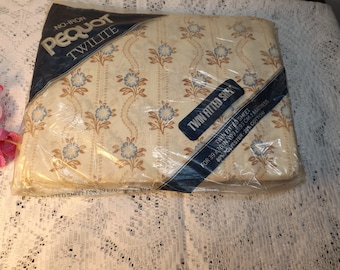 Twin fitted sheet.Pequot Twilite, no iron cotton bland/ Home decor. bedding.New old stock.Gift