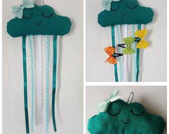 Storage for hair clips / hair clips