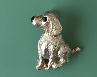 Adorable Vintage Petit Dog Brooch .